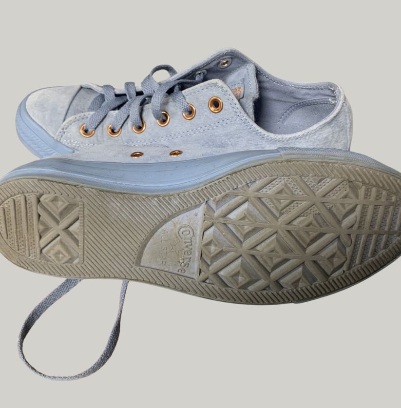 Converse Chuck Taylor Low Top Leather Sneakers