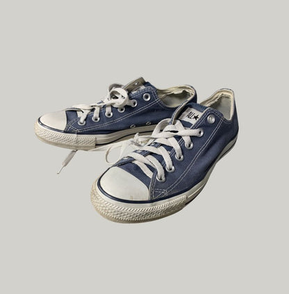 Converse Low Top Navy Blue Sneakers